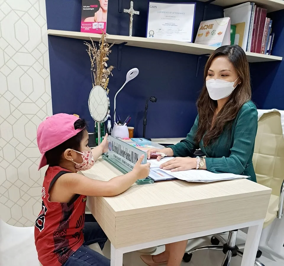 A Valencia Skin MD dermatologist at work in the Quezon City clinic